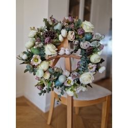 Wianek wielkanocny wiosenny na drzwi w odcieniach zieleni